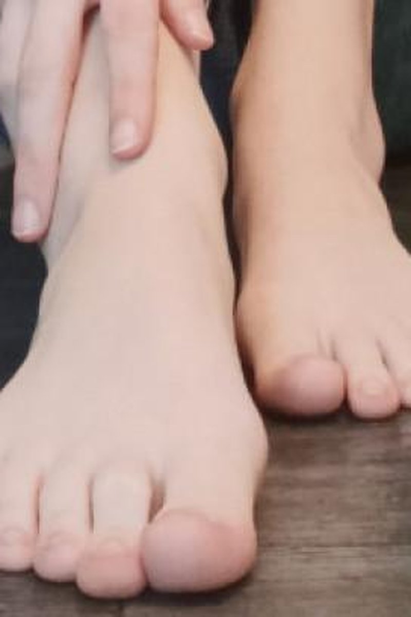 Feets Teasing - Screenshot 1 of 4 - Foot Fetish