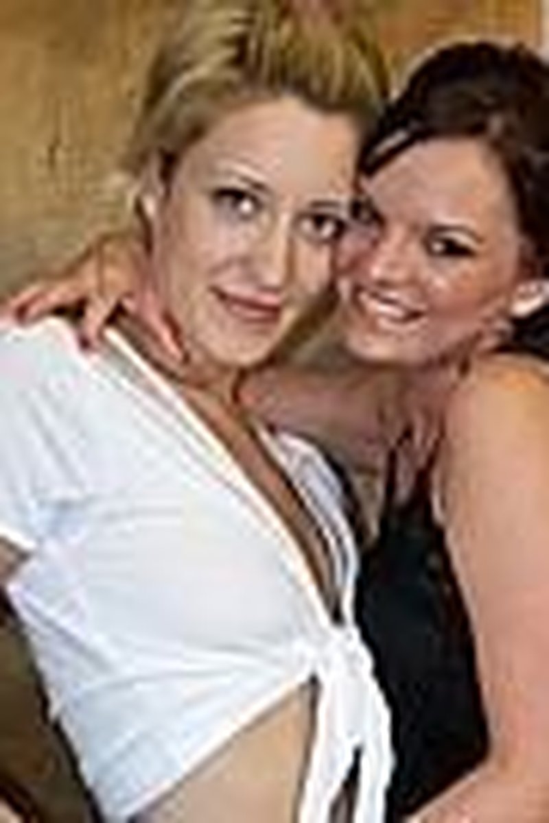 Kimberly & Cassie - Screenshot 1 of 4 - Kissing