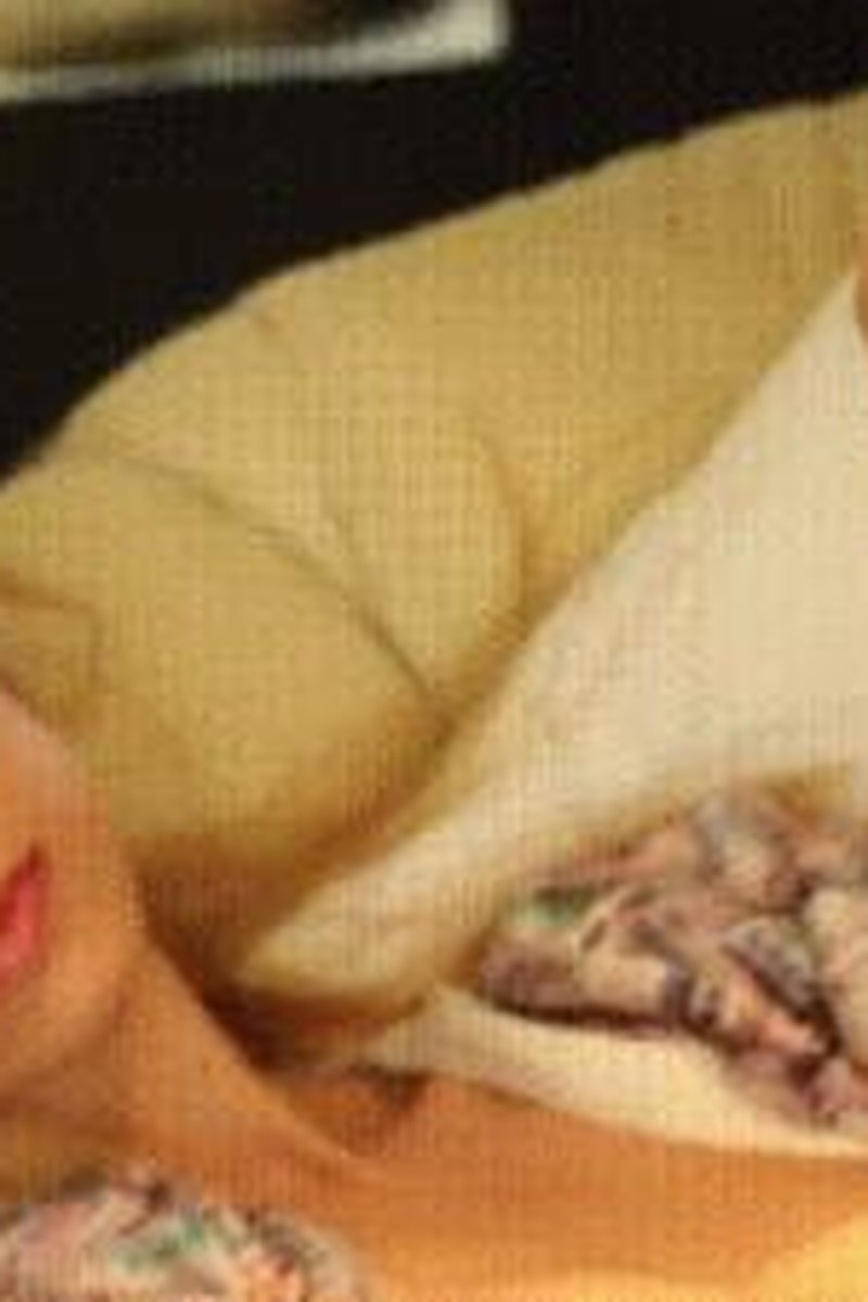 Panties Showcase - Screenshot 1 of 4 - Blonde Hair (Female)