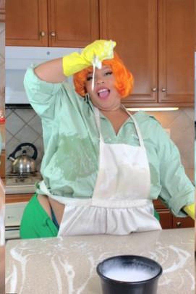 Dexter's Step-Mom Naughty Cleaning - Screenshot 1 of 4 - BBW