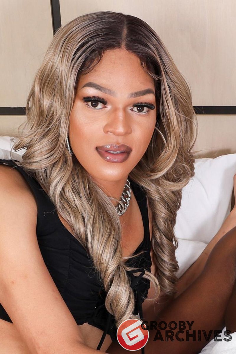 Amina Python Suck & Fuck - Screenshot 1 of 4 - Blond Hair