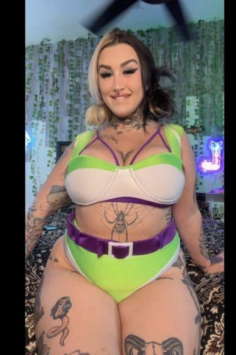 Buzz Tightrear - Screenshot 1 of 4 - Anal
