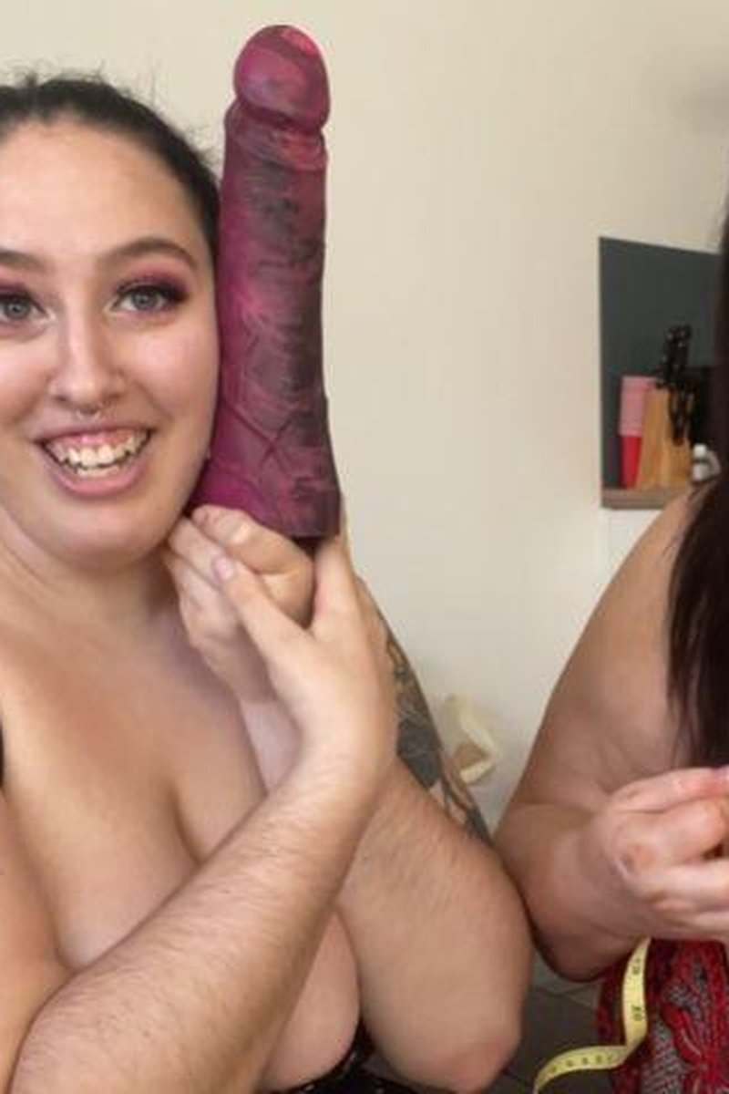 Deepthroating Competition - Screenshot 1 of 4 - BBW