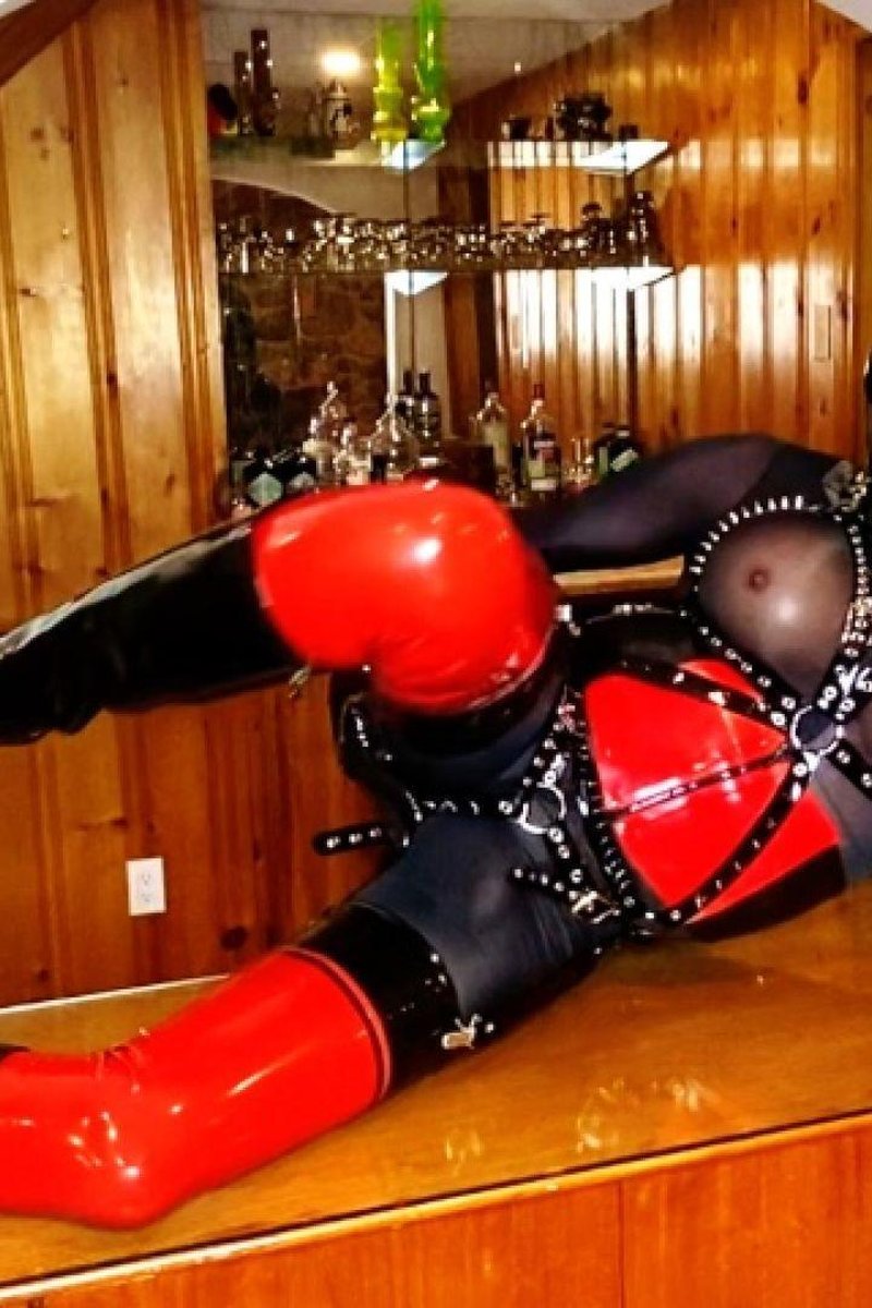 Catsuit Fun - Screenshot 1 of 4 - Big Dick