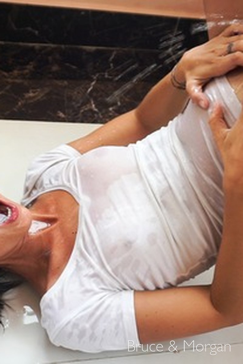 My First Selfpee - Screenshot 1 of 4 - Blowjob