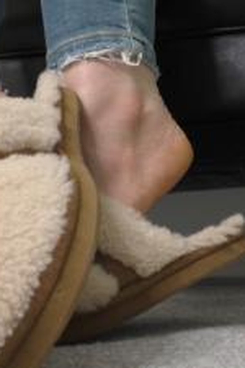 Slipper Sniffer! - Screenshot 1 of 4 - BDSM