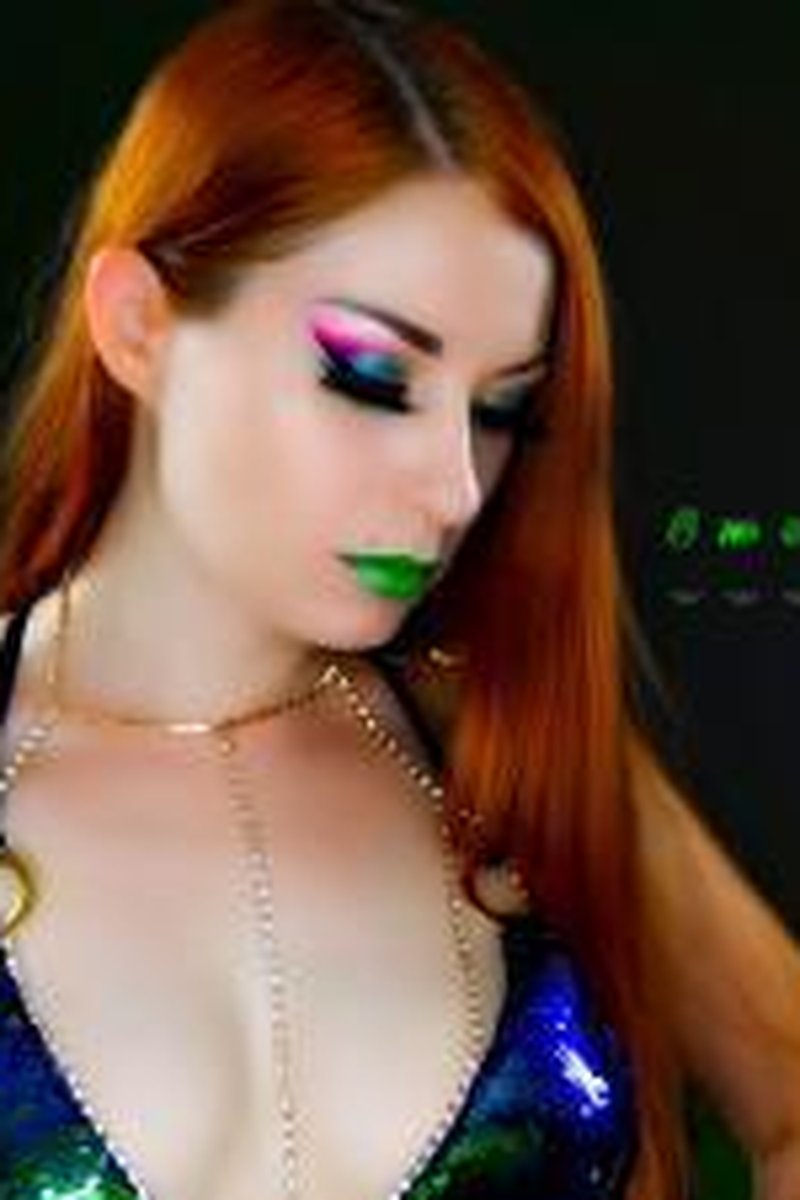 Emerald Smoking - Screenshot 1 of 4 - Cigarette