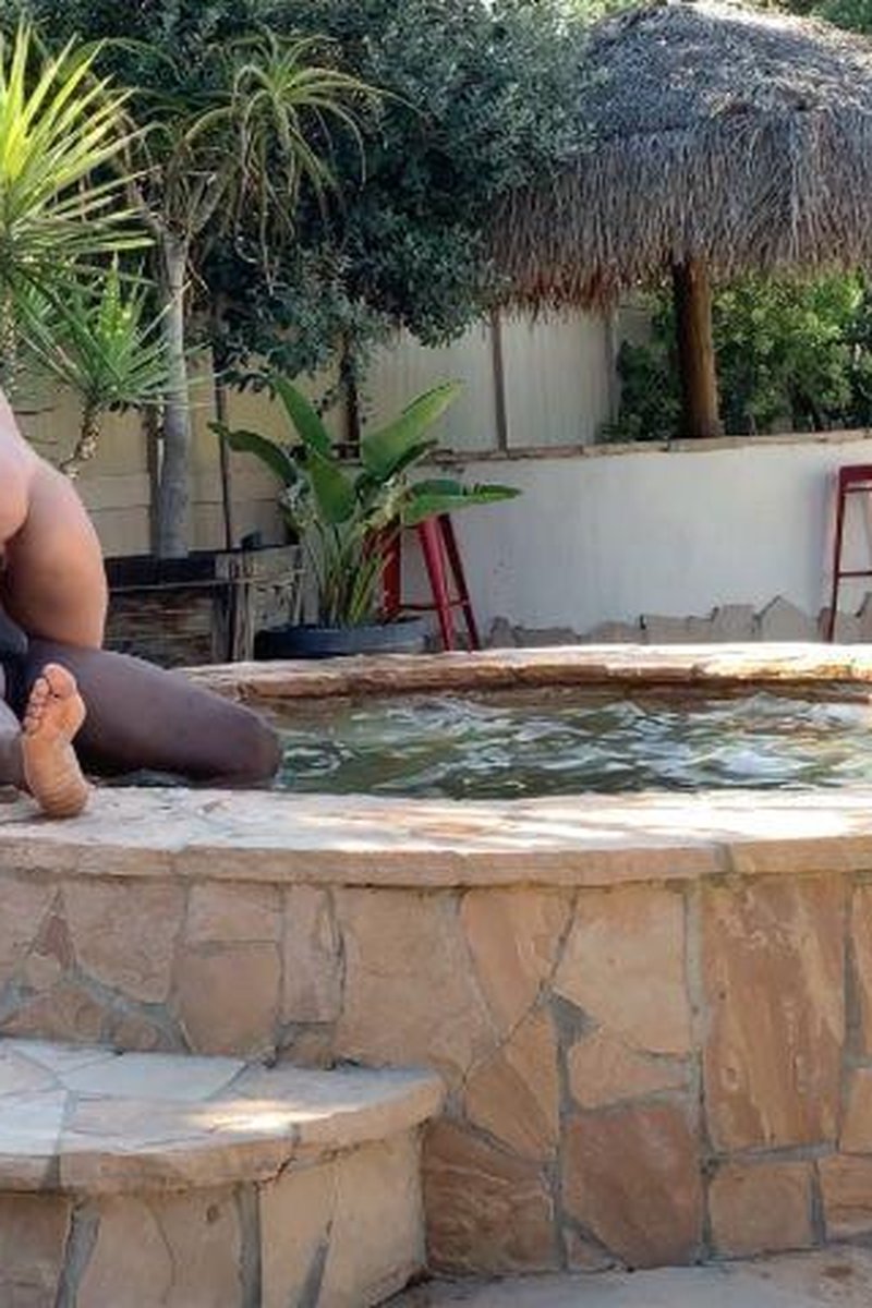 Jacuzzi Vibes - Screenshot 1 of 4 - BBC