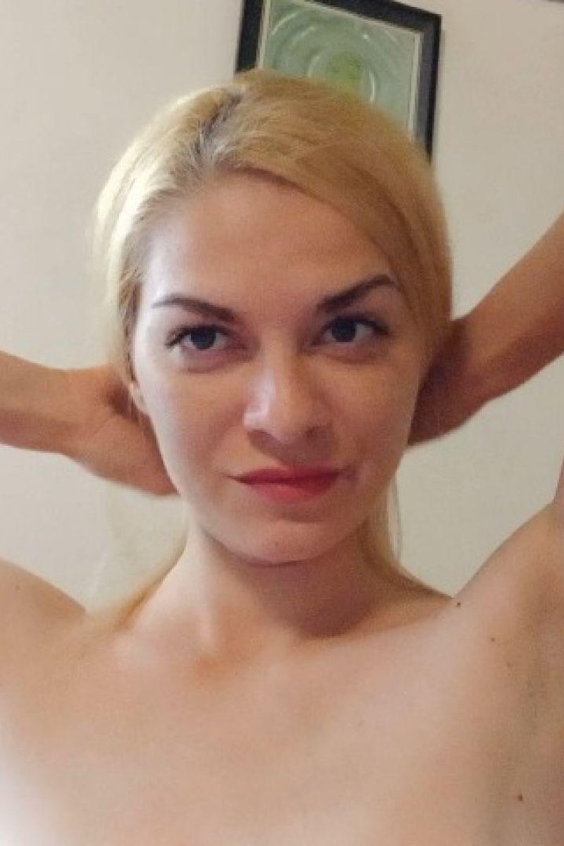 Never Enough - Screenshot 1 of 4 - Blonde Hair (Female)