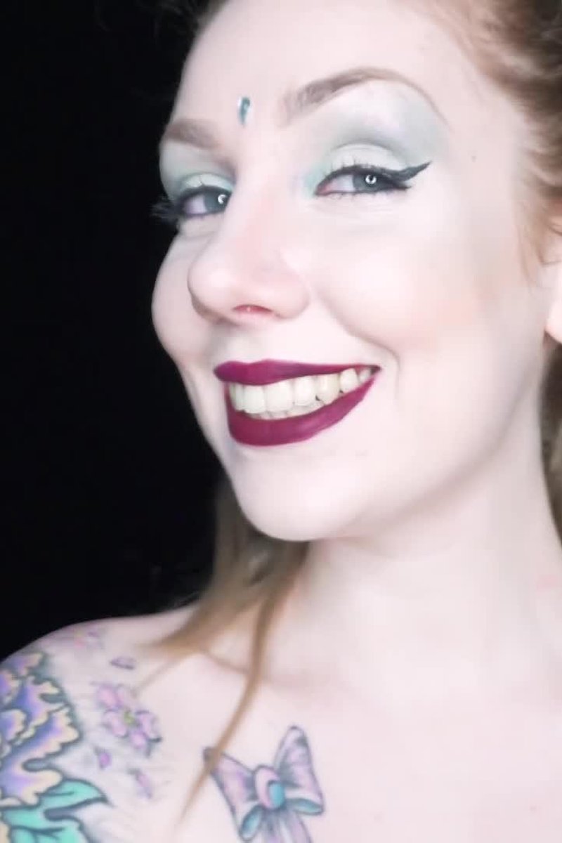 Invisible Braces - Screenshot 1 of 4 - Blonde Hair (Female)