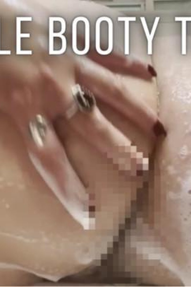 Bubble Booty Tease - Screenshot 1 of 4 - Ass Fetish