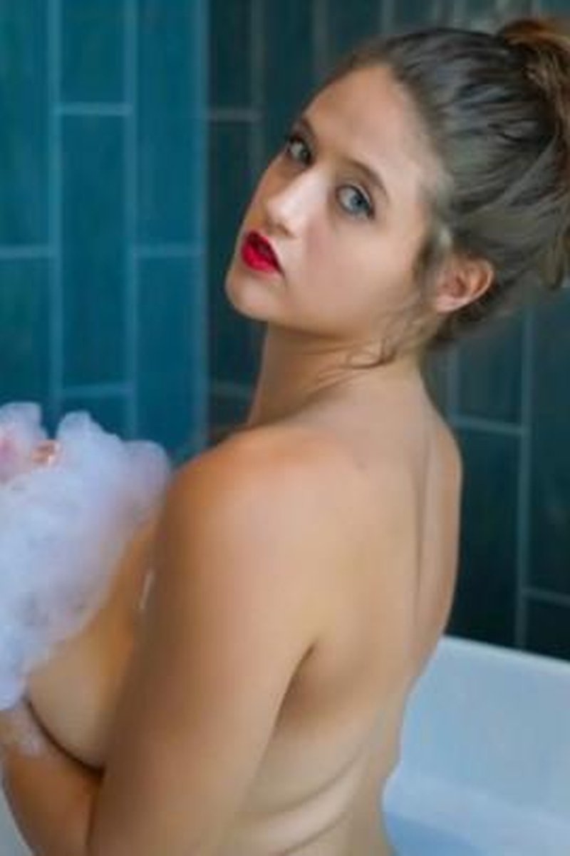 Bath Suite - Screenshot 1 of 4 - Bathroom