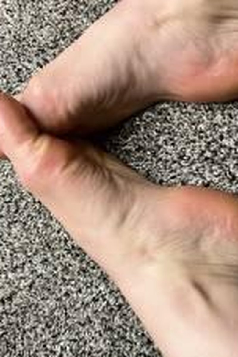 Locking Toes - Screenshot 1 of 4 - Foot Fetish