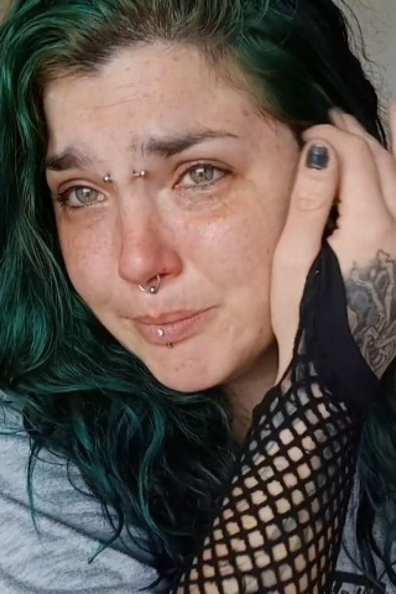 Crying - Screenshot 1 of 4 - Behind The Scenes