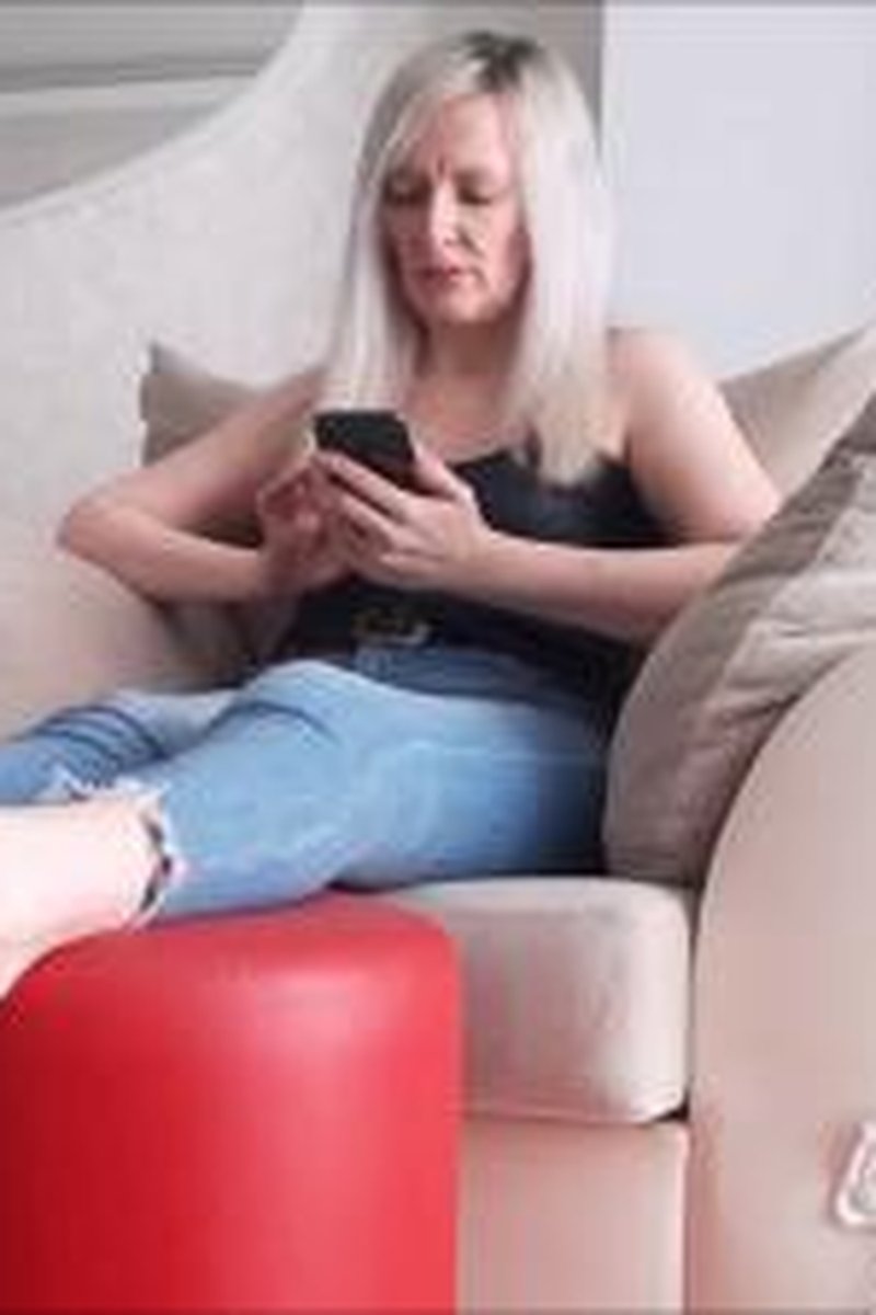 Lina Foot Worship Vol 10 - Screenshot 1 of 4 - Blonde Hair (Female)