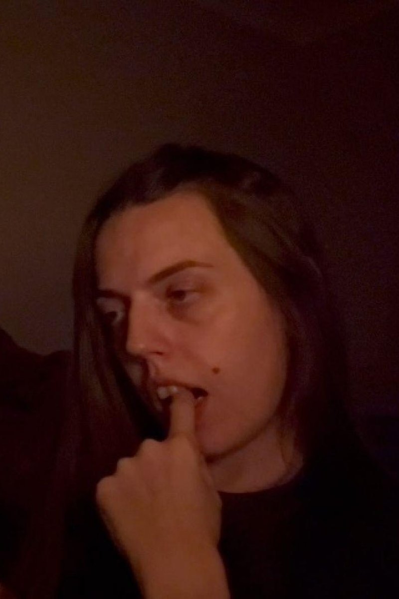 Finger Biting - Screenshot 1 of 4 - Birthmark