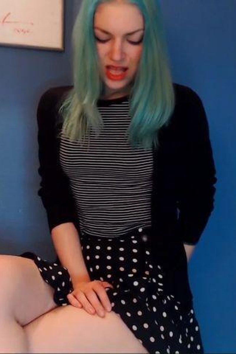 Peeing Compilation - Screenshot 1 of 4 - Close Up