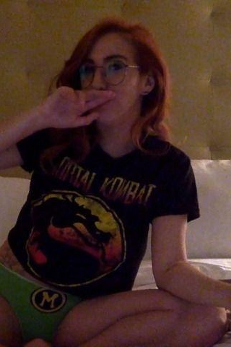 Pizza Chat - Screenshot 1 of 4 - Babes