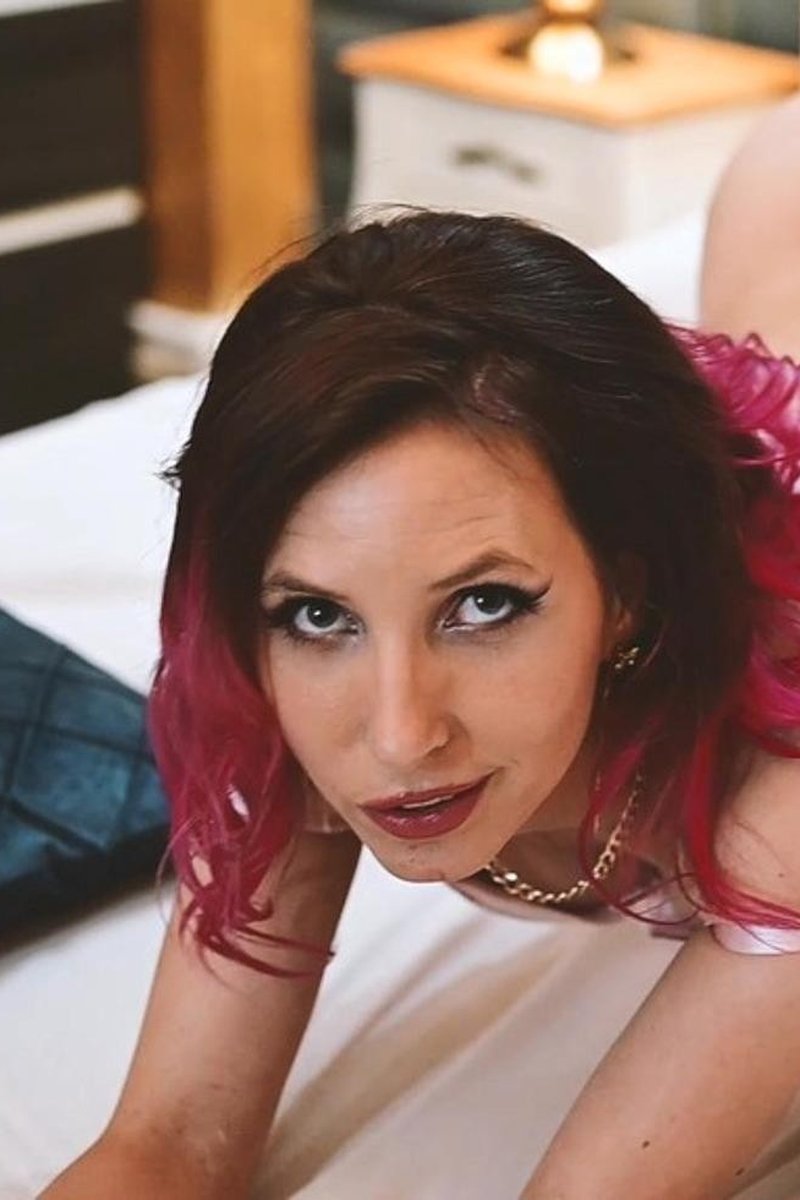 Striptease - Screenshot 1 of 4 - Amateur