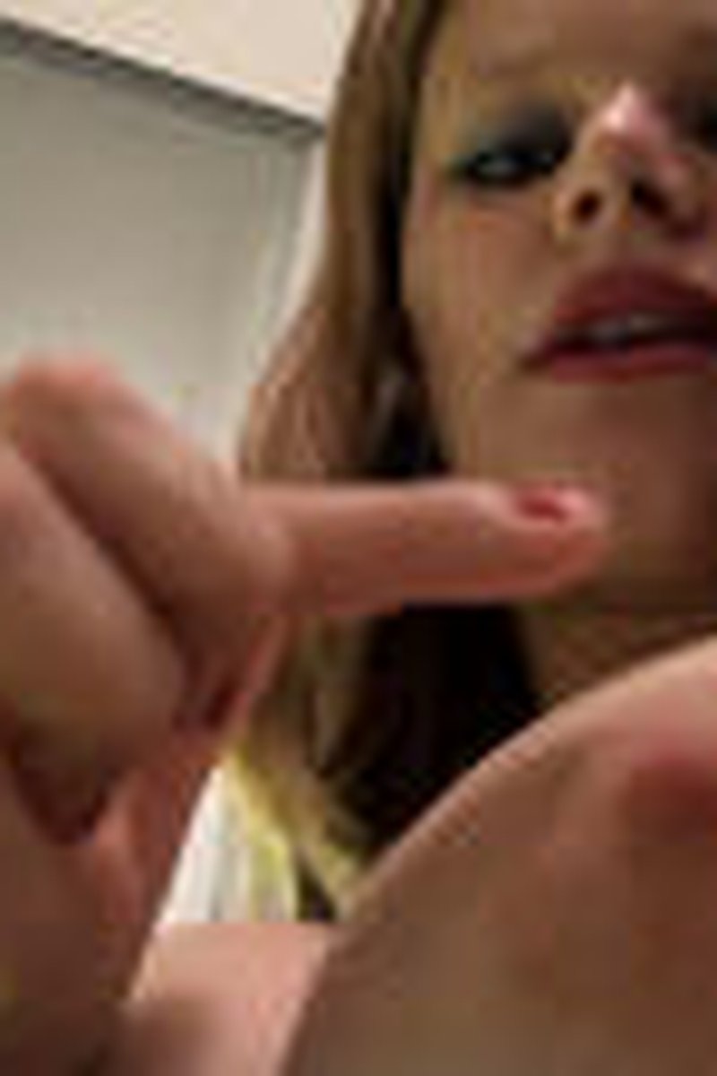 Busty Babe - Screenshot 1 of 4 - Cum In Mouth