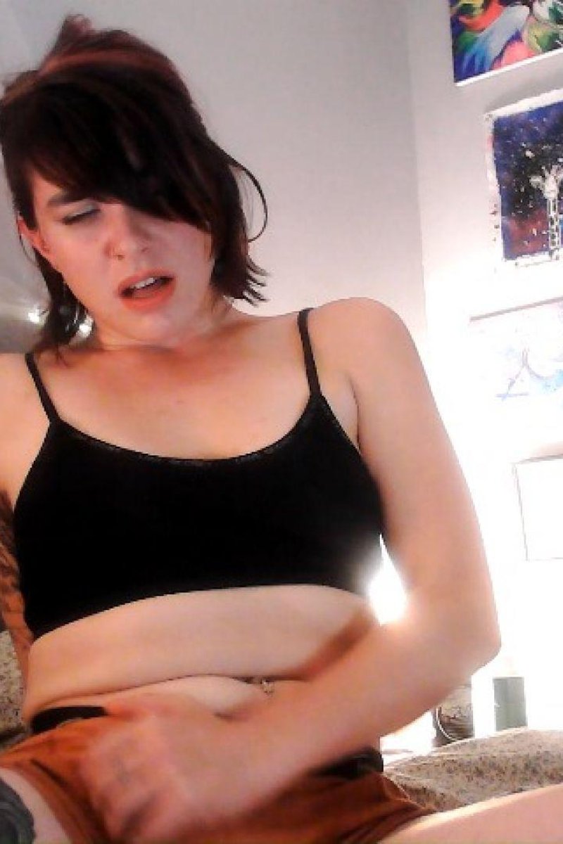 Jacking Off - Screenshot 1 of 4 - Brown Hair