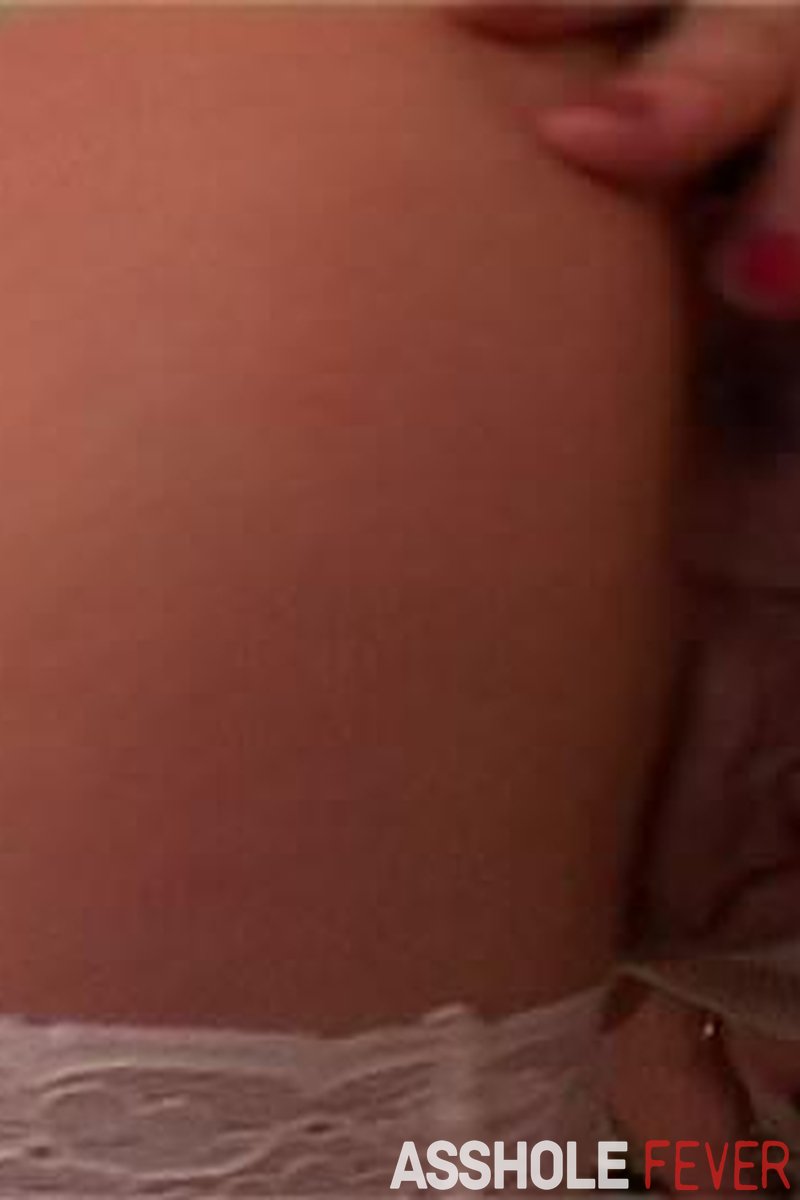 Blonde Slut - Screenshot 1 of 4 - Anal