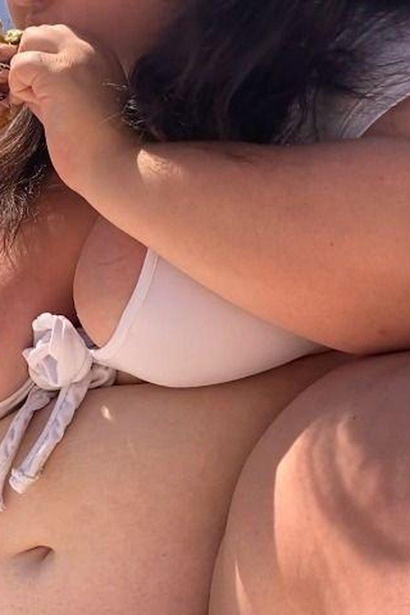 Poolside Stuffing & Fat Chat - Screenshot 1 of 4 - Bbwssbbw
