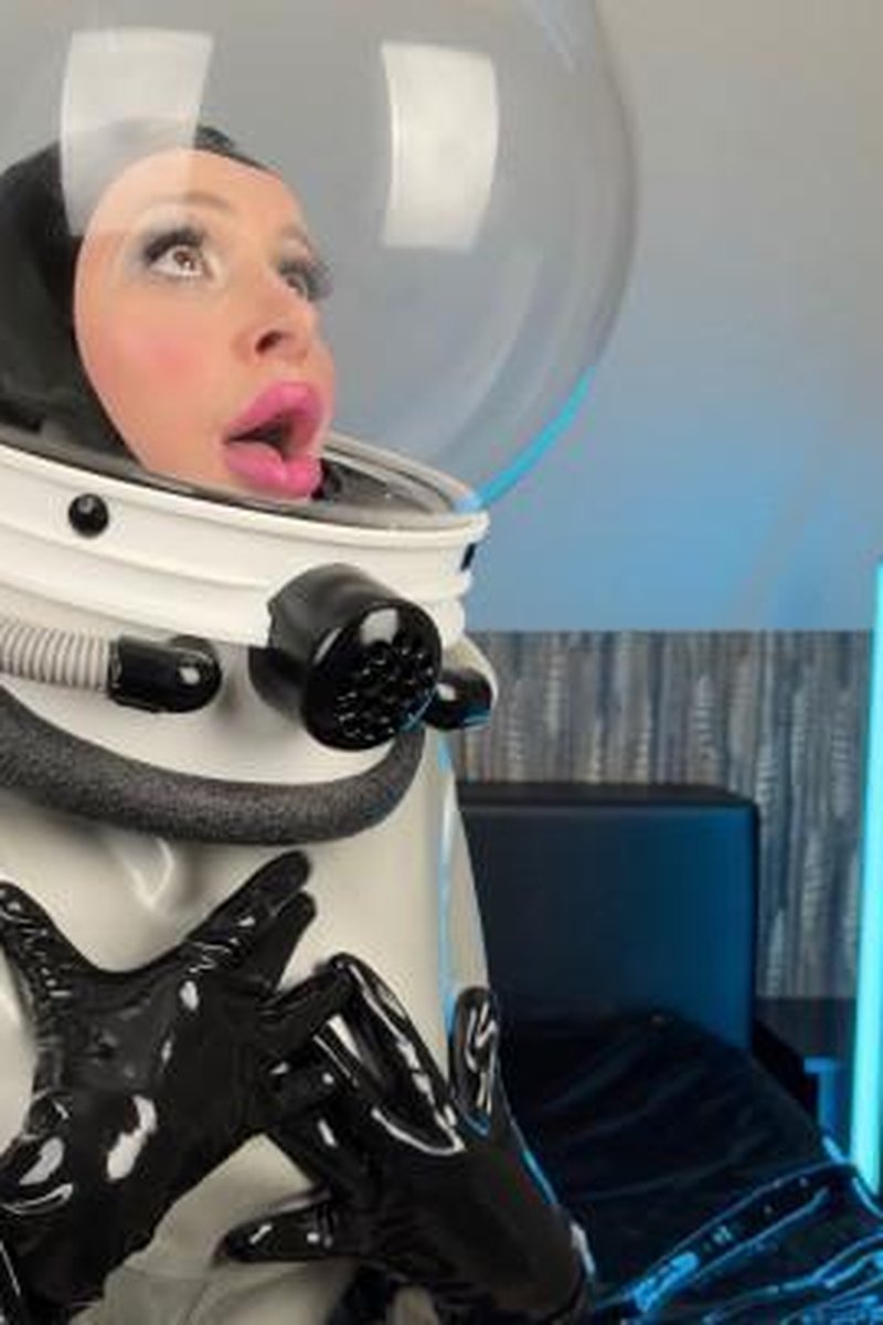 Breathing Problems In Space - Screenshot 1 of 4 - Asphyxiation