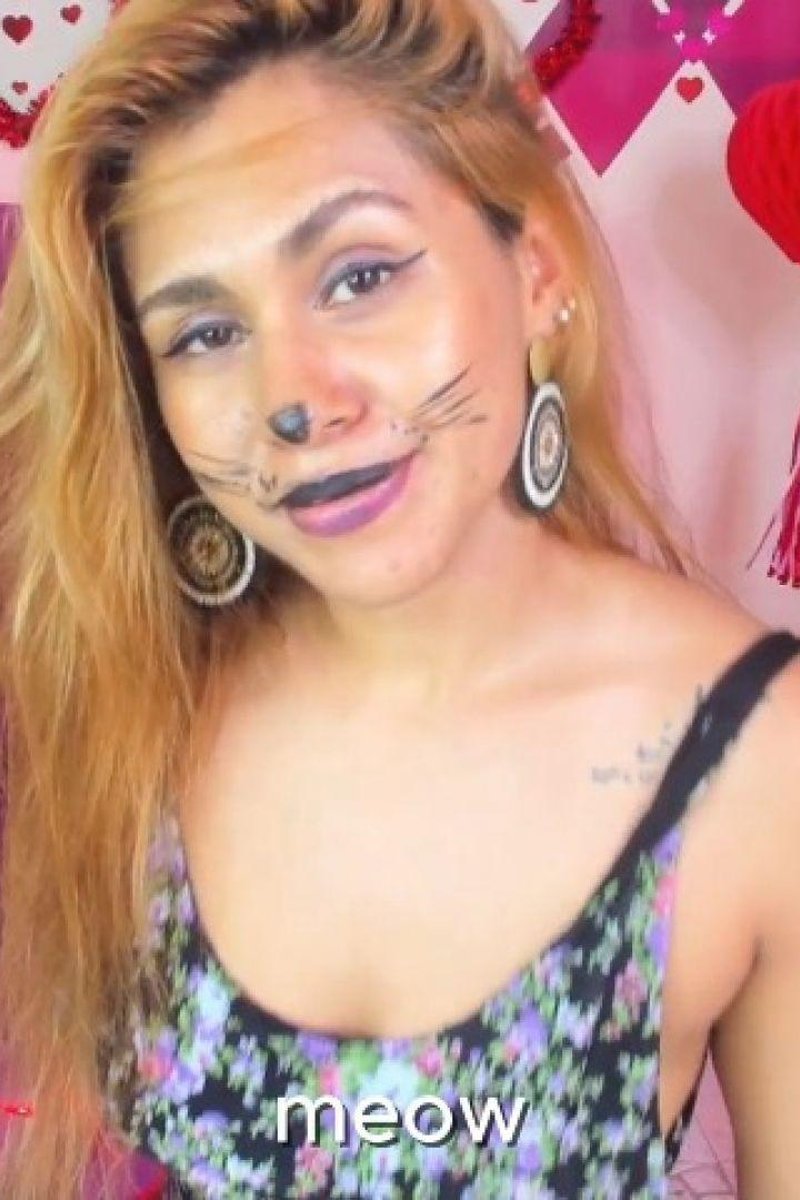 Miss Kitty - Screenshot 1 of 4 - Masturbation