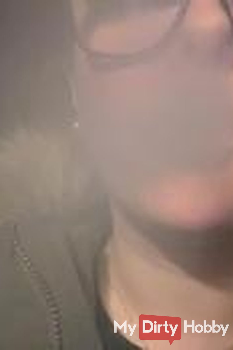 Loud Smoke - Screenshot 1 of 4 - Sexy Jana Hot