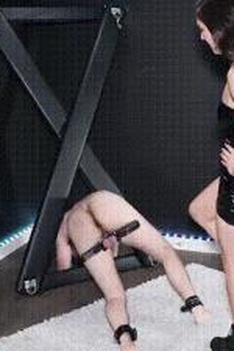 Face Down Ass Up - Screenshot 1 of 4 - BDSM
