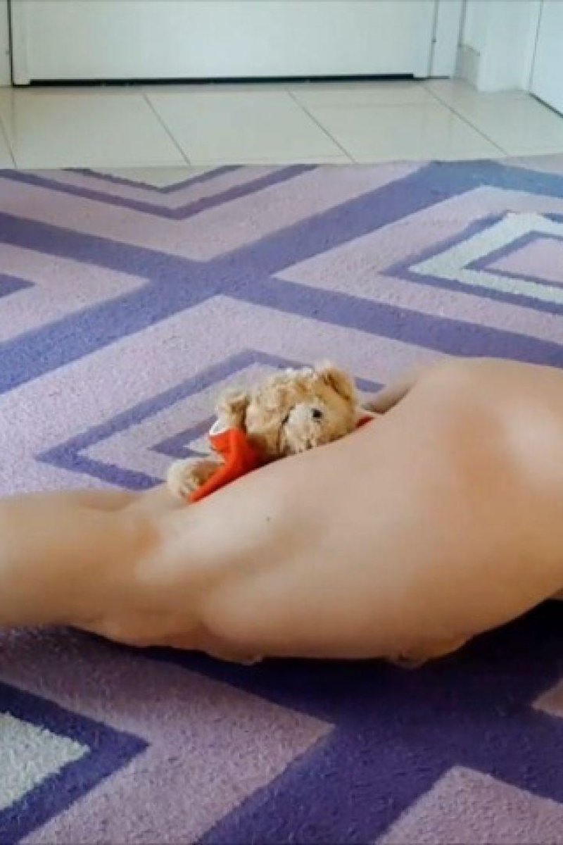 Toy Squeeze - Screenshot 1 of 4 - Ass Worship