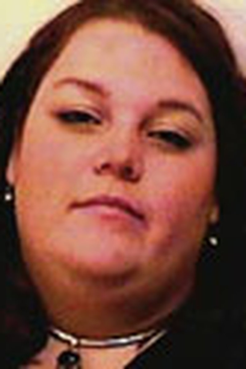 Steph - Screenshot 1 of 4 - Smoking