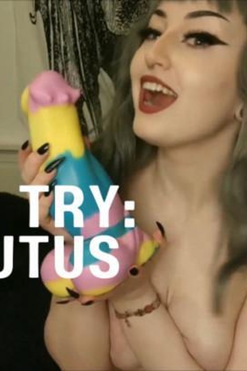 Size Queen Initiation - Screenshot 1 of 4 - Goth