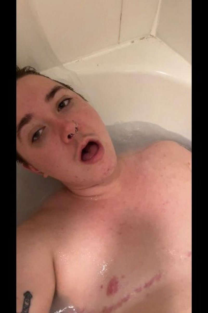 Making A Splash - Screenshot 1 of 4 - Anal Masturbation