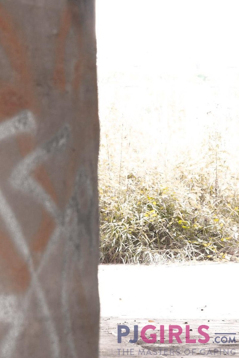 Caroline Under Bridge - Screenshot 1 of 4 - Blond Hair