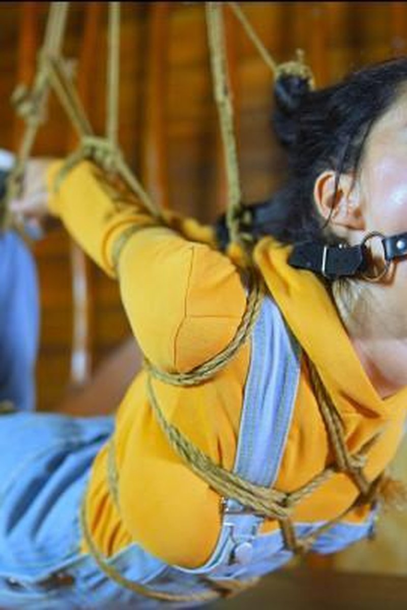 Stretching Limits - Screenshot 1 of 4 - BDSM