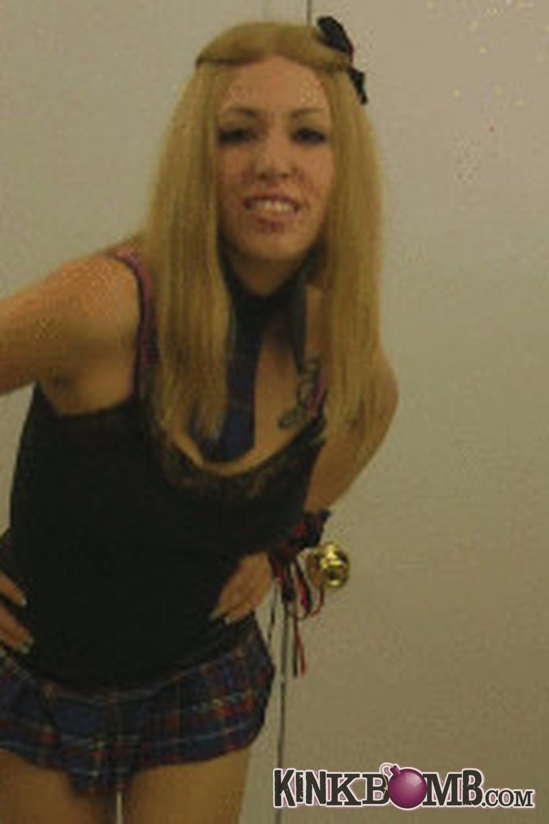 Kendallolsen: Schoolgirl Tease - Screenshot 1 of 4 - Femdom