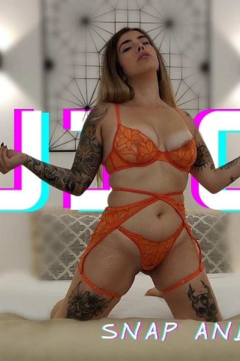 Quick Snap And Pay Game - Screenshot 1 of 4 - Body Worship