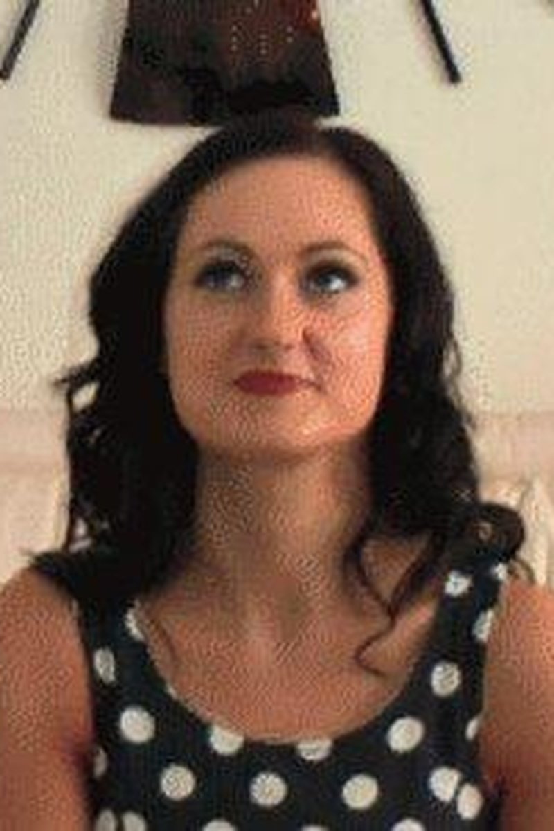 Jen Entranced - Screenshot 1 of 4 - Brown Hair