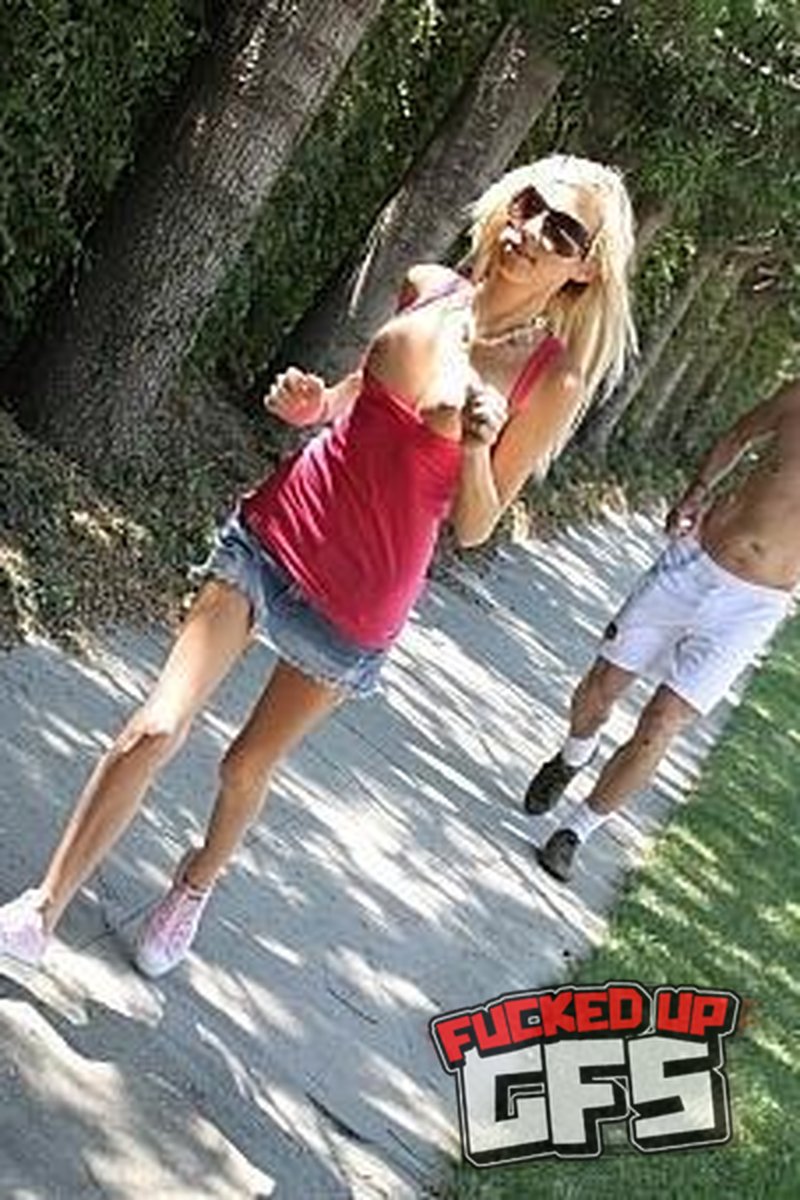 Morgan Layne - Screenshot 1 of 4 - Blowjob