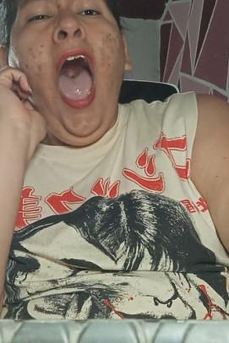Yawning While Typing - Screenshot 1 of 4 - Openmouth