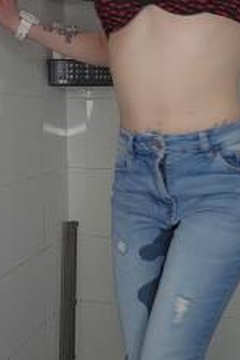 Pee JOI - Screenshot 1 of 4 - 21 Year-old