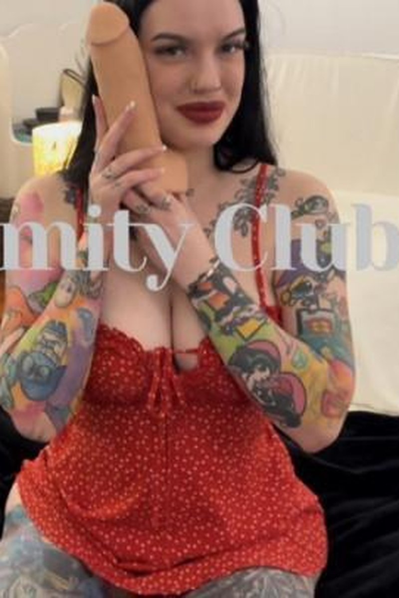 Girthmasterr - Screenshot 1 of 4 - Alternative Girl