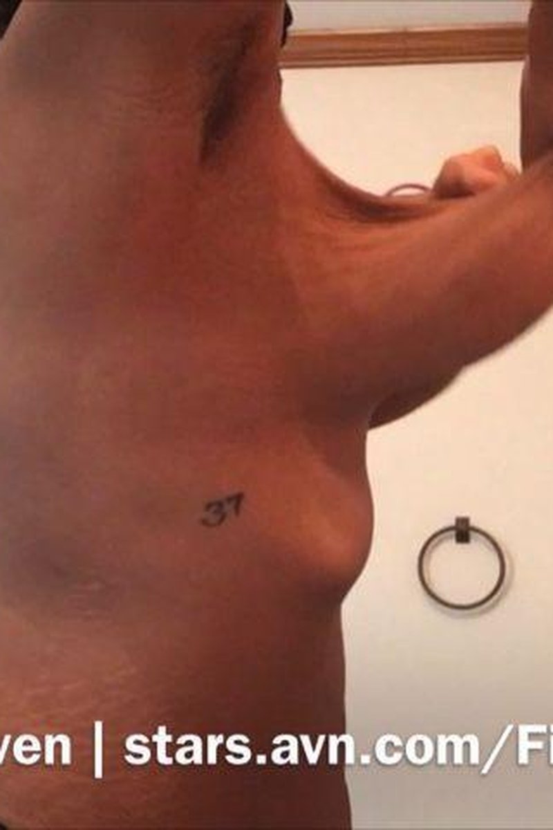 Rhythmic Titty Clapping - Screenshot 1 of 4 - Black