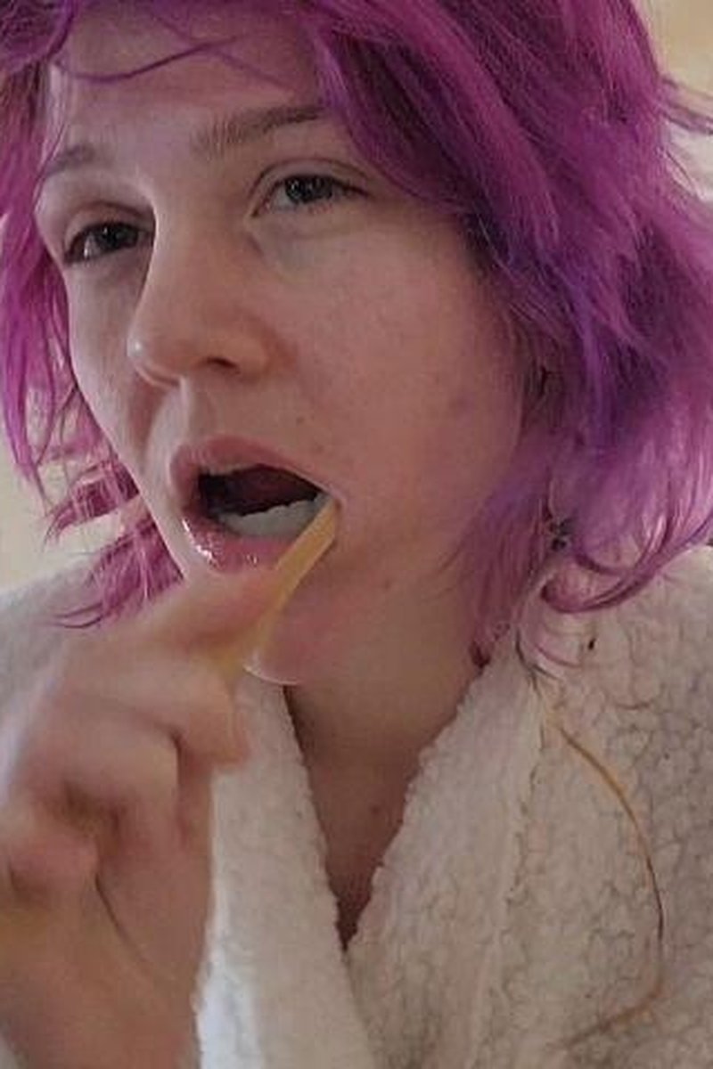 Brushing My Teeth - Screenshot 1 of 4 - Close Up