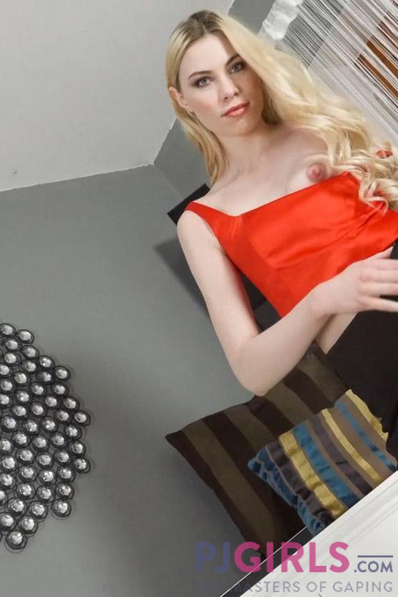 Maya - Screenshot 1 of 4 - Blond Hair