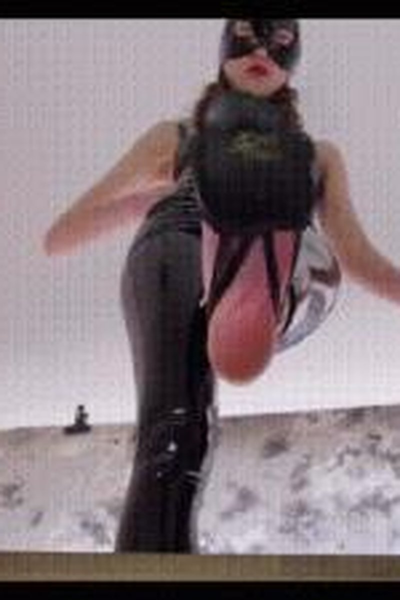 TP-iwantclipspolishmistress-2-clips-under-feet-of-stella-black-half-ballet-shoes-polish-and-english-language-mix-hd-2560x1440