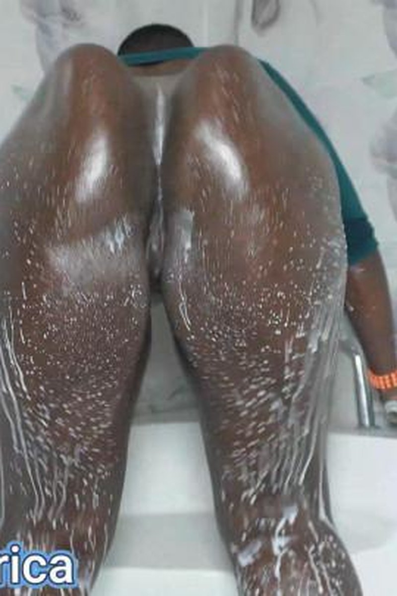 The Ass Dominator Bubble Butt Twerk In Jaccuzi - Screenshot 1 of 4 - Amateur