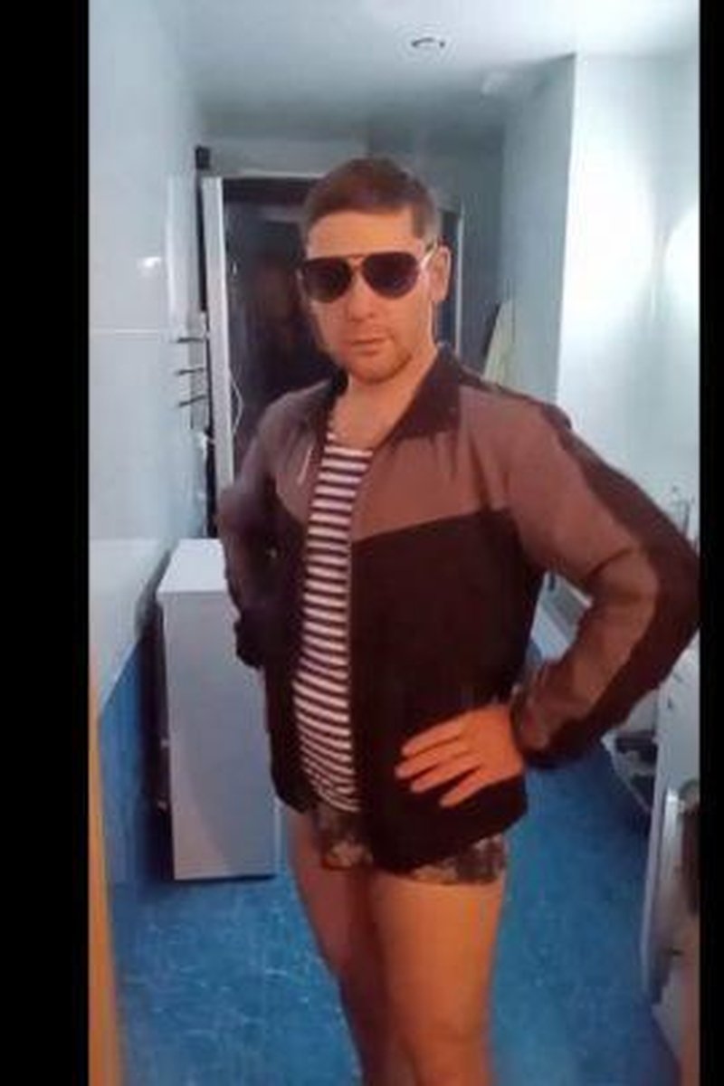 Hot Man - Screenshot 1 of 4 - Bathroom